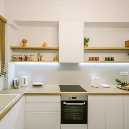 Terra Chic Retreat - 2br With Parking Apartment